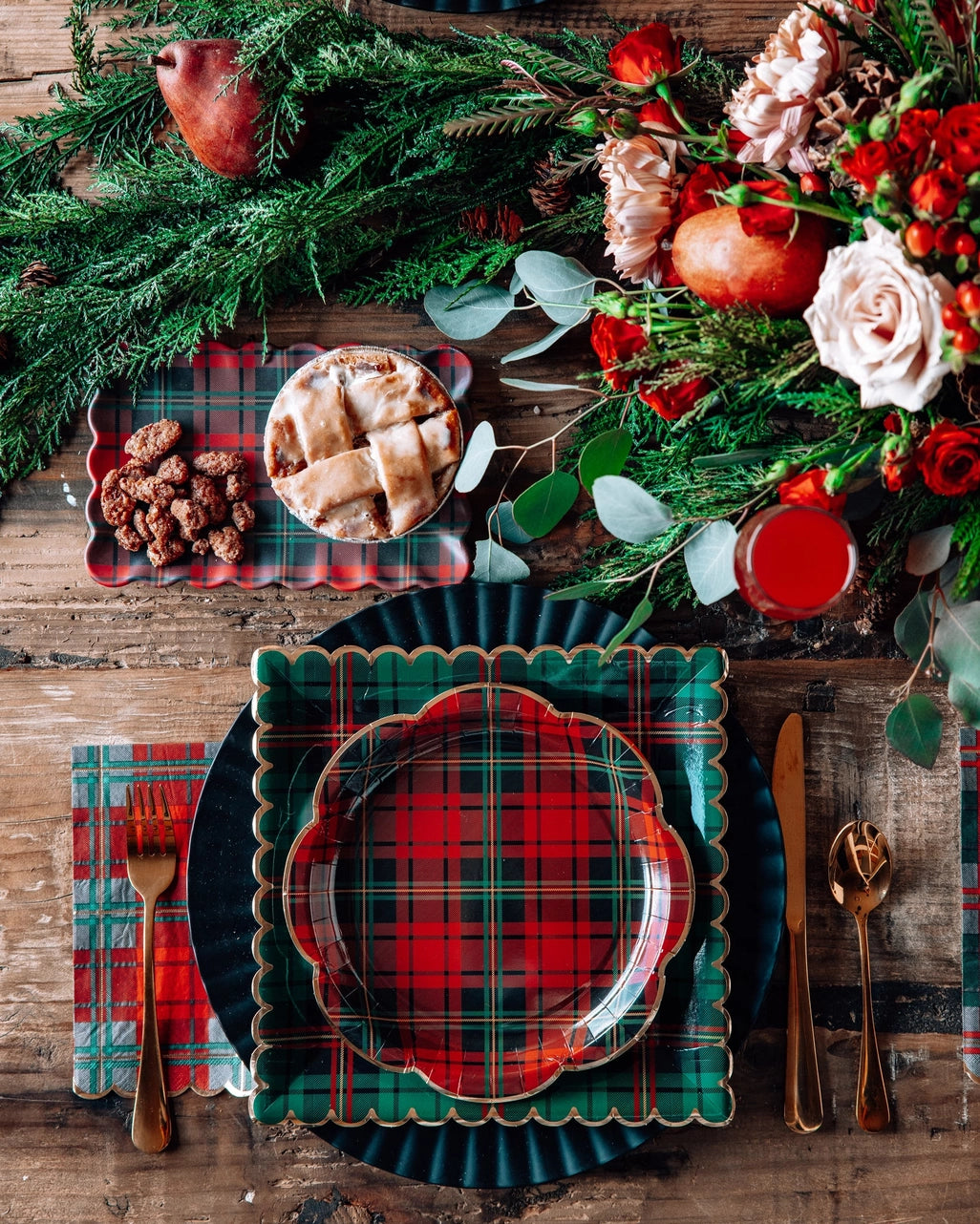 Red Plaid Christmas Party Plates – 9" Round Scalloped Holiday Dinner Plates, 8 Pack