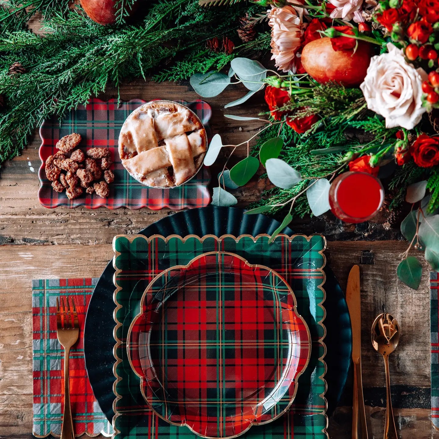 Red Plaid Christmas Party Plates – 9" Round Scalloped Holiday Dinner Plates, 8 Pack