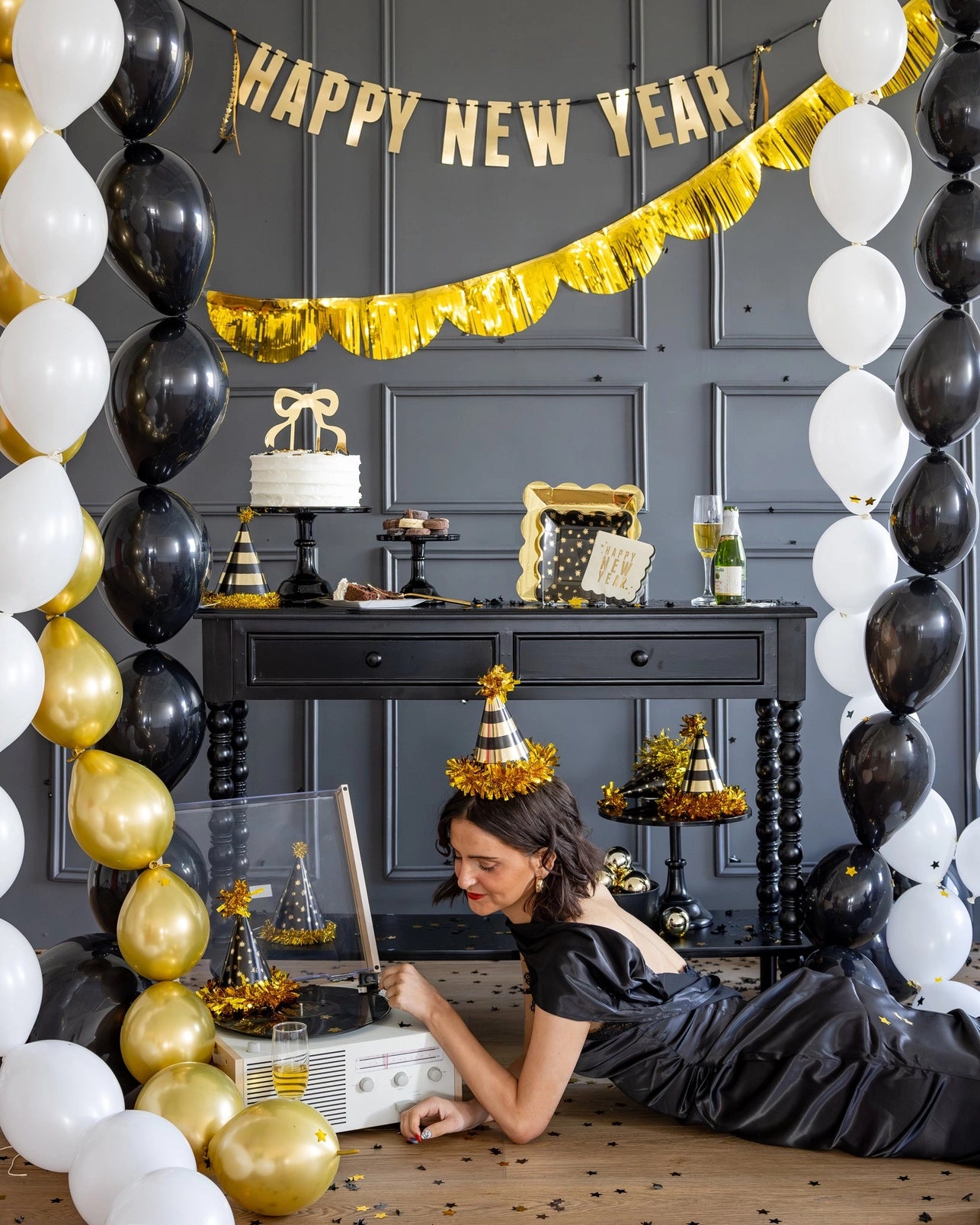 Black & White Happy New Year's Eve Napkins - 18 pack