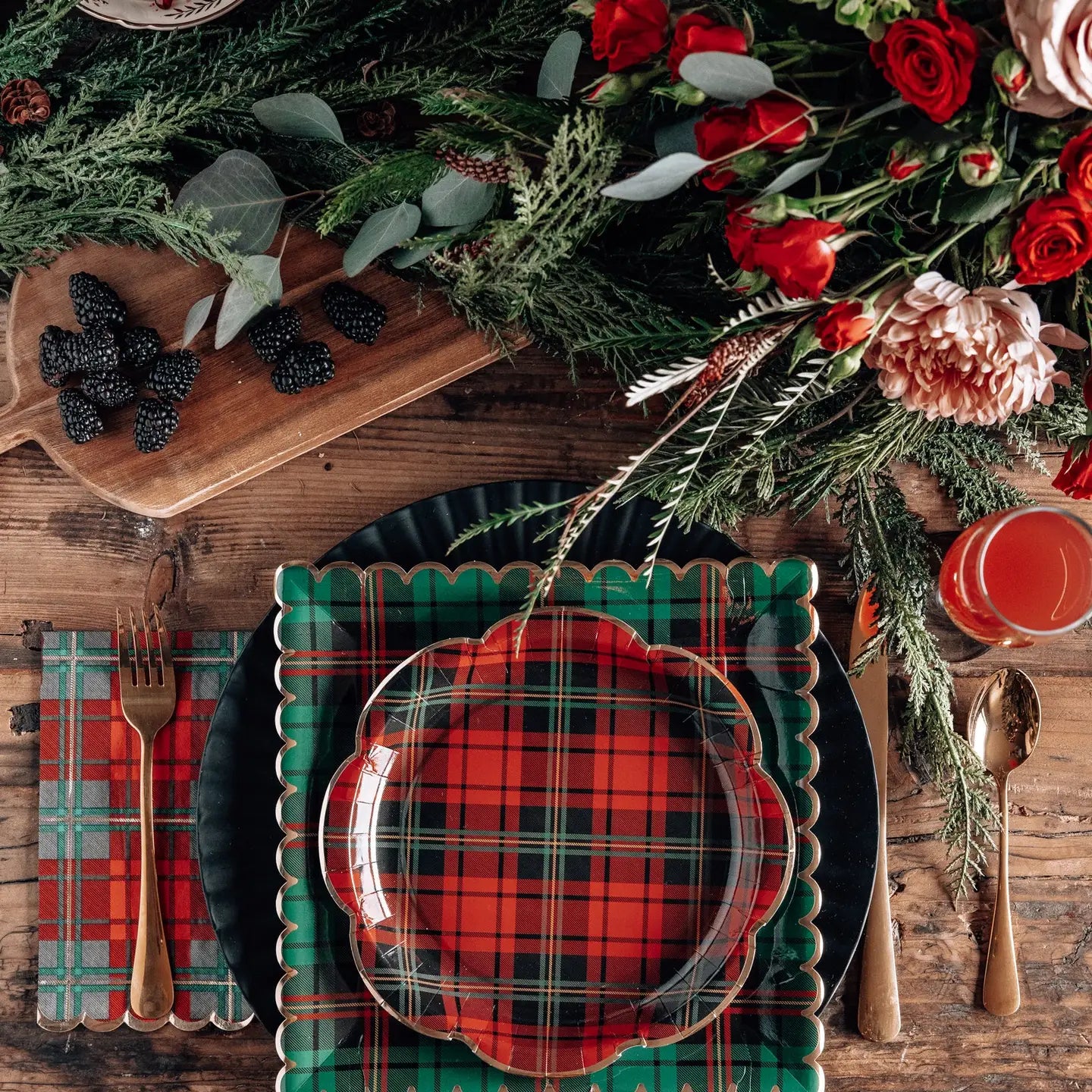Red Plaid Christmas Party Plates – 9" Round Scalloped Holiday Dinner Plates, 8 Pack