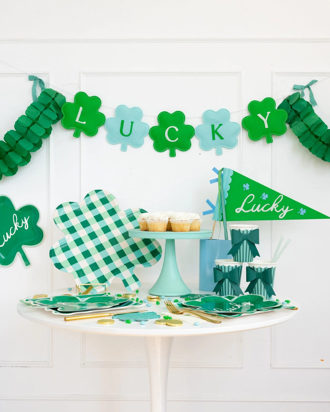St. Patrick's Day Lucky Green Shamrock Party Plates - 8ct