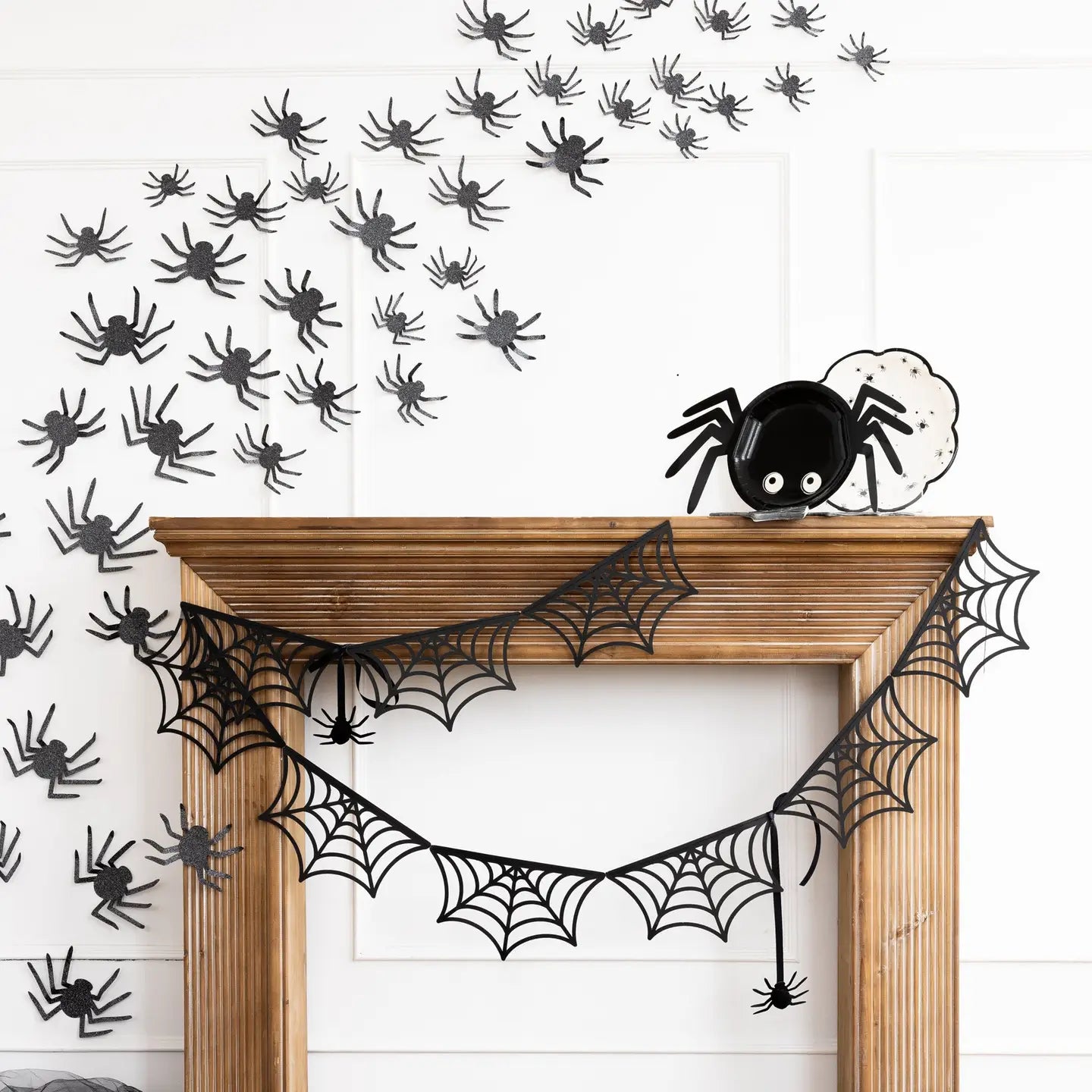 Halloween Spider Scalloped Plates – 9" Serving Party Plates for Spooky Snacks & Creepy Celebrations!