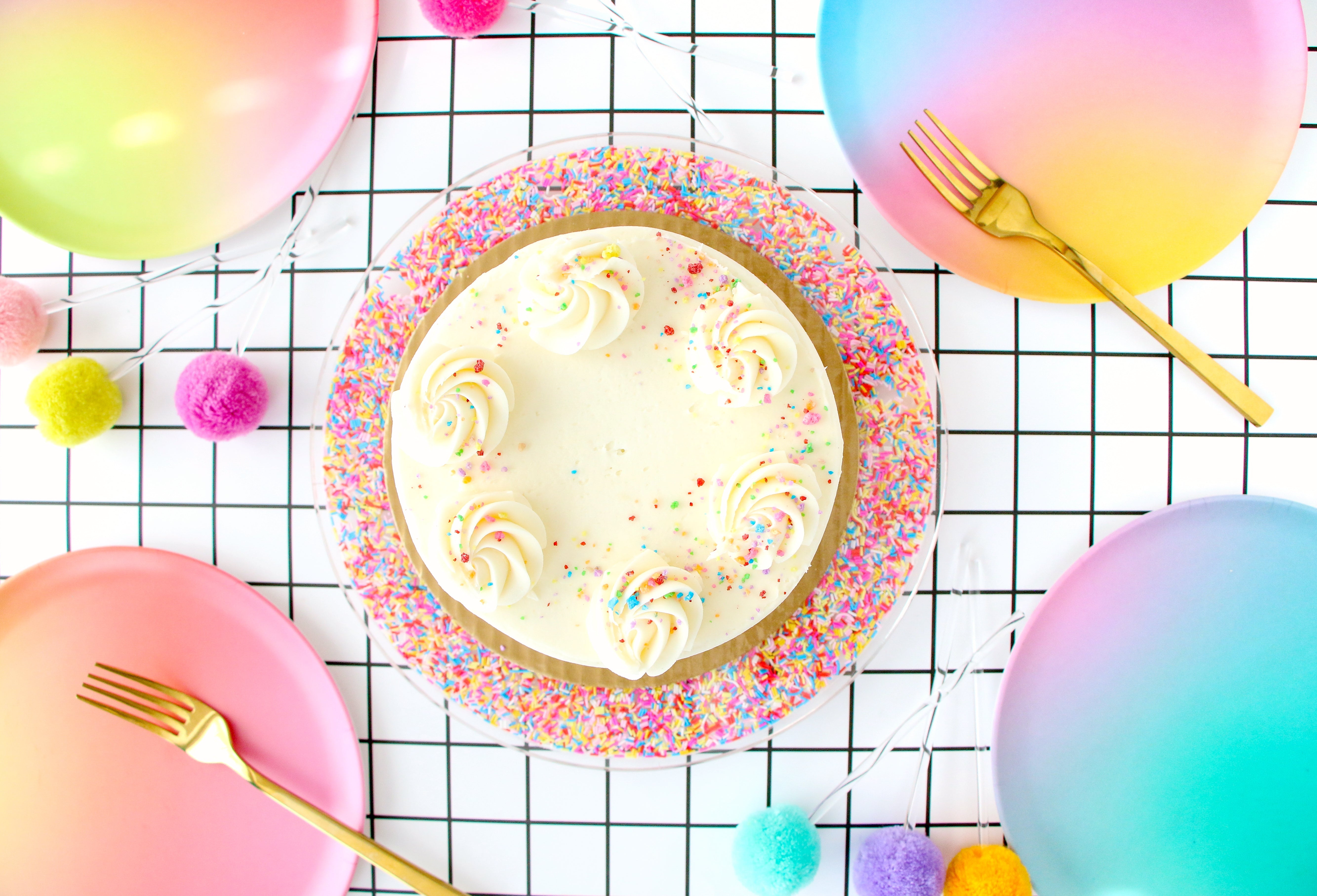 Fillable clear acrylic cake plate