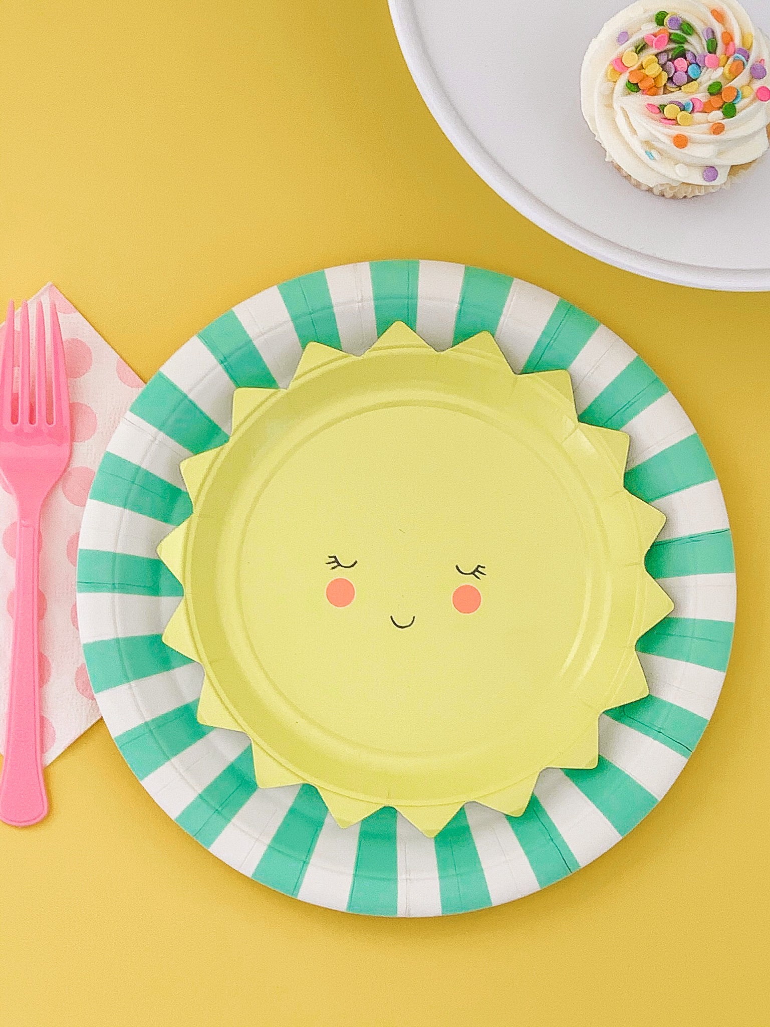 Fun Express You Are My Sunshine Dinner Plates (8 Pack) - 9 Inch Printed Paper Party Plates